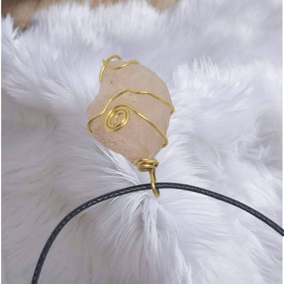 .🎄10/$20. Natural Light Rose Quartzsite Stone Handwired Pendant with Cord Neckl - Picture 4 of 7